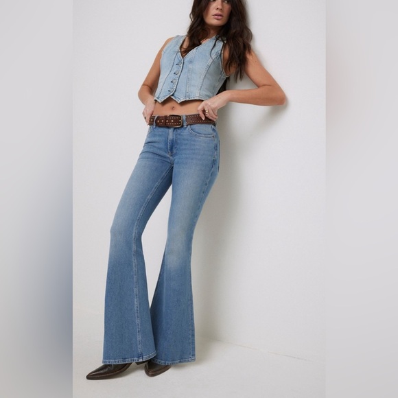 Love Bomb Flare Jeans NWOT dynamite - Picture 2 of 2